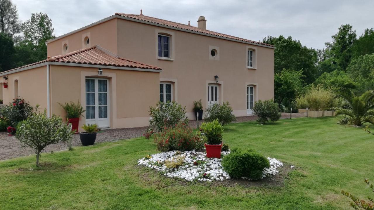 Le Logis Du Marais Panzió Les Magnils-Reigniers Kültér fotó